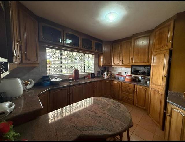 4 BEDROOM HOUSE FOR SALE IN UMHLATUZANA